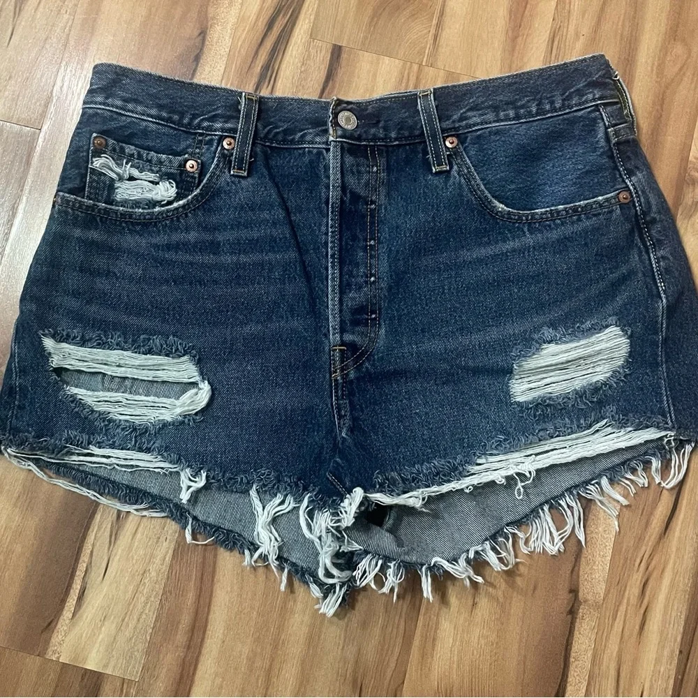Levi's 501 Original cutoff distressed button fly shorts Sz 32 - Picture 1 of 8